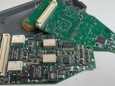 Oprava vylomeného konektoru USB a ověření funkčnosti AutoDiagnostiky VAS 6154