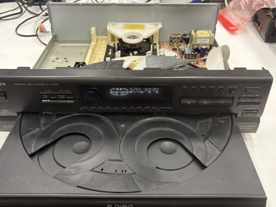 Technics - Oprava CD changeru/přehrávače Technics  SL-PD887 CD