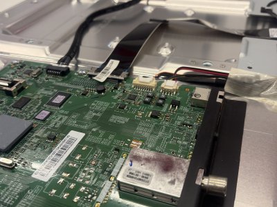 Samsung - Výměna NAND flash paměti v TV Samsung UE40D5500