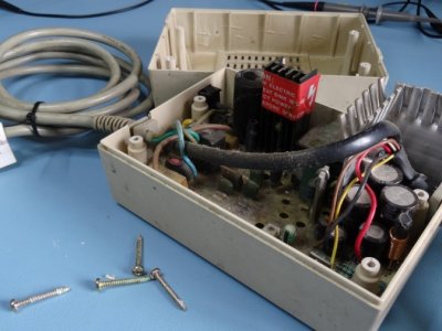 Commodore - Čištění a oprava PSU napájecího zdroje pro Commodore