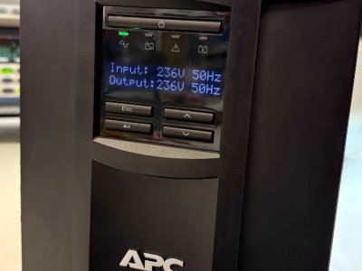 APC - Oprava záložního zdroje APC UPS SMT1000I