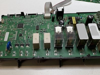 Brandt - Oprava řídicí desky Brandt FP 1030XT, výměna poškozených součástek