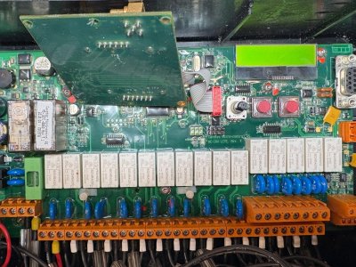 Cavotec - Výměna všech relé v řídicí jednotce dálkově ovládaného jeřábu.