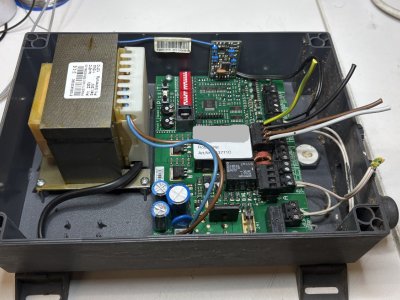 Hormann - Oprava hlavního napájecího okruhu v řídicí jednotce Hormann RotaMatic, poškozeno přetížením ze zátěže