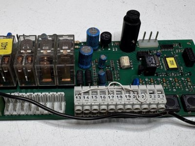 Nice - Oprava napájecí části a výměna poškozených relé v řídicí jednotkce Nice A400