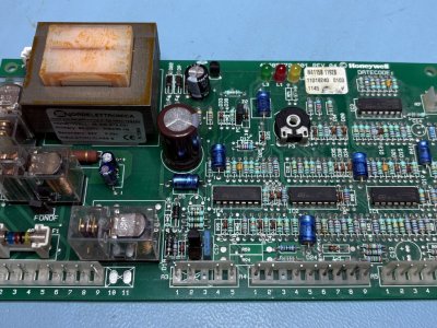 Honeywell - Oprava řídící elektroniky pro plynový kotel Honeywell W4115B 1192